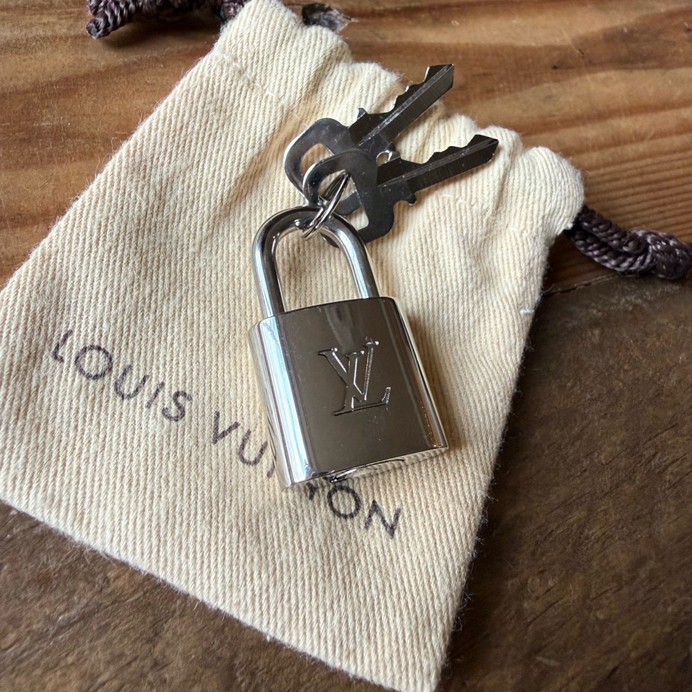 Louis Vuitton Silver Keys and Padlock | Polished Silver Lock and Key Set - Picture 4 of 17